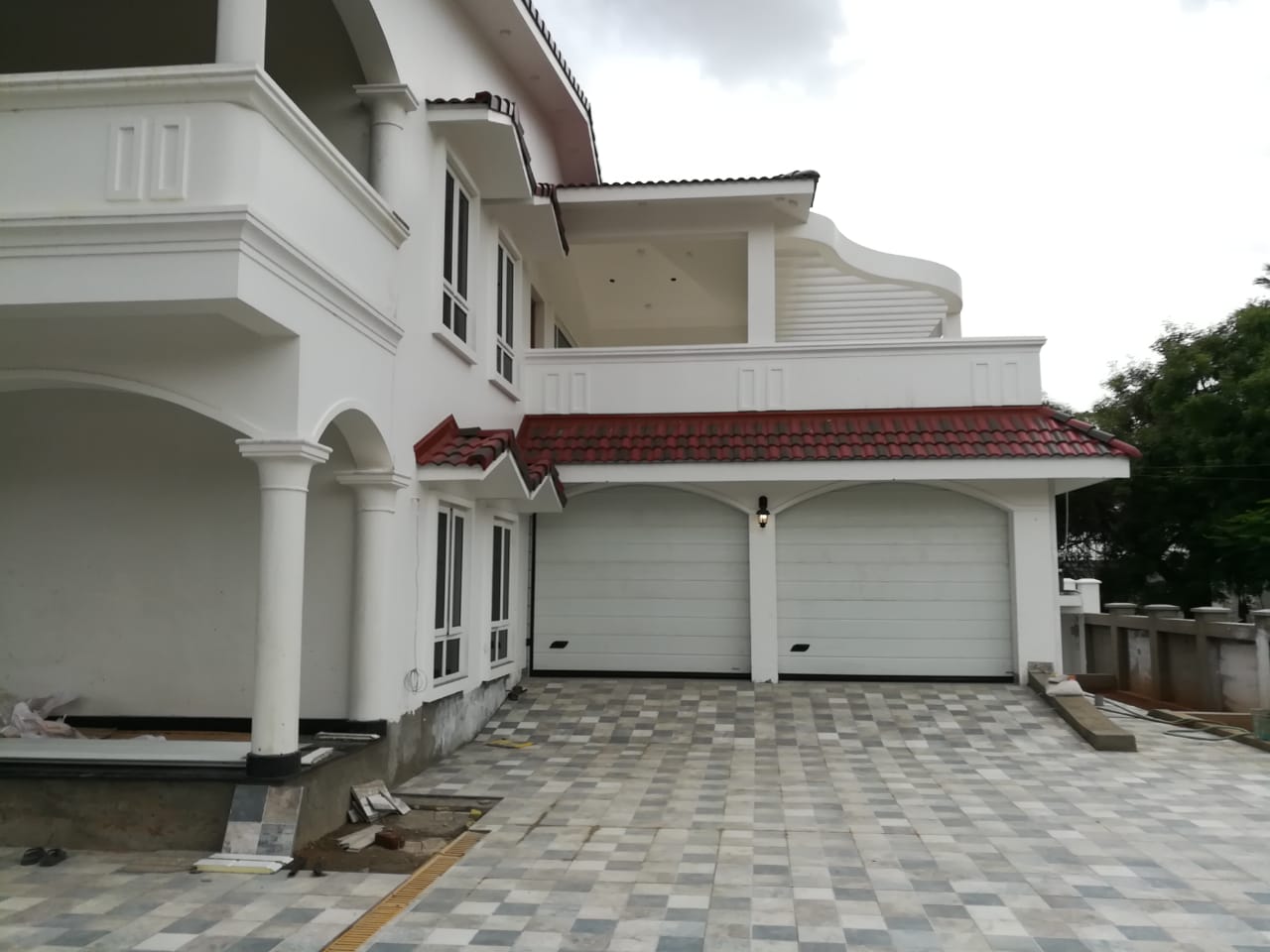 Overhead garage door installation – garagedoor1