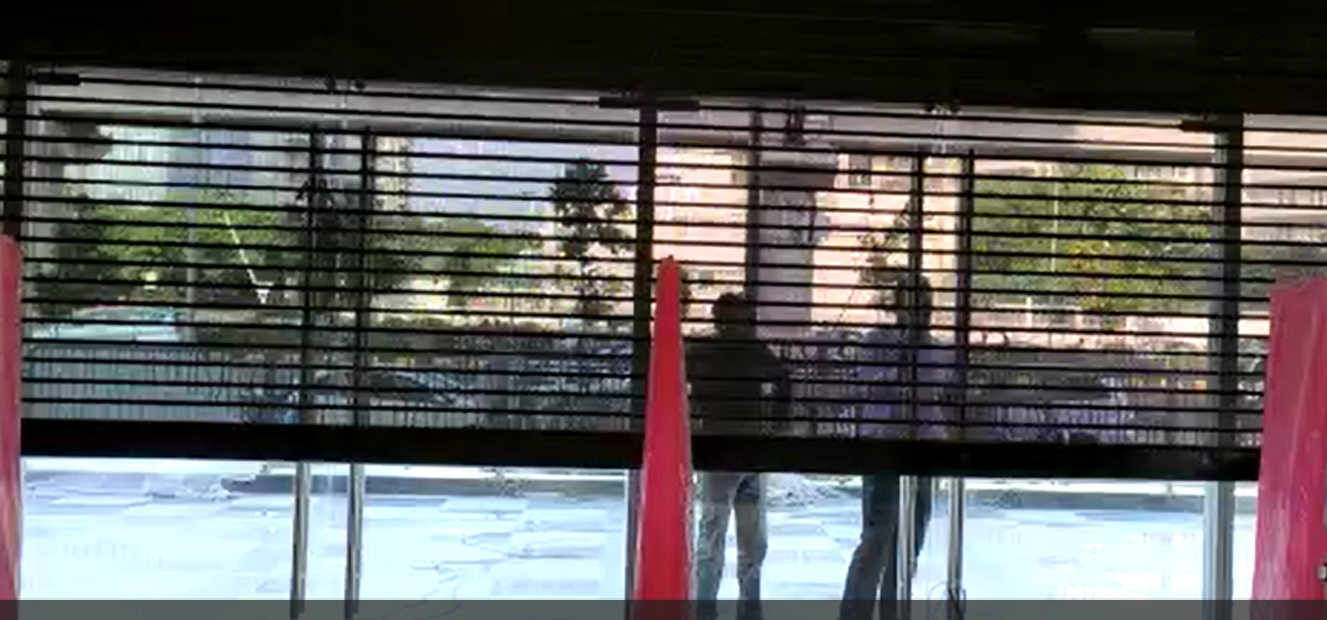 Industrial bay – wind-lock guides